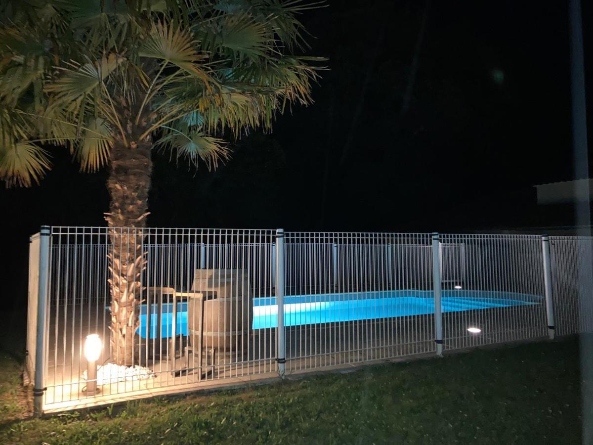 Gite Des Combes Blanches Avec Piscine Frayssinet-le-Gelat Exterior photo