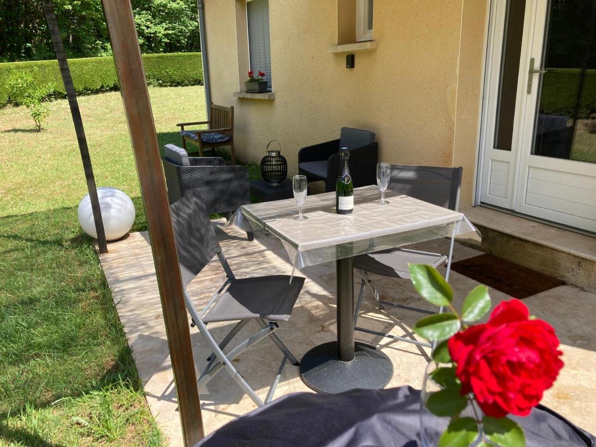 Gite Des Combes Blanches Avec Piscine Frayssinet-le-Gelat Exterior photo